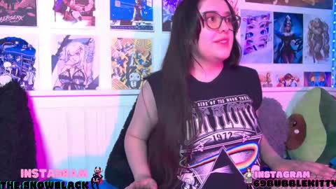 Snapshot of snowblack_ chatting on March 2025 02:37:01 PM Snow and Bubble online show from March 2025 02:37:01 PM