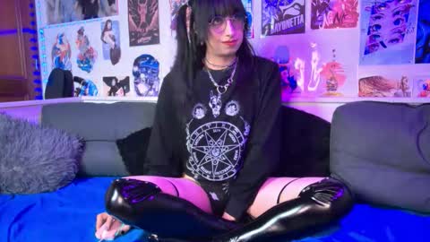 Snapshot of snowblack_ chatting on September 2025 07:46:02 PM Snow and Bubble online show from September 2025 07:46:02 PM