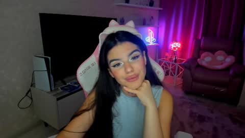 snowingwinter online show from October 2025 07:54:01 PM