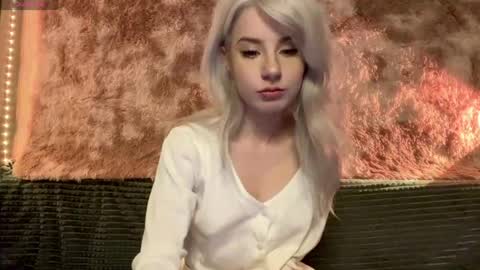 snowy_alice online show from May 2026 04:12:02 PM