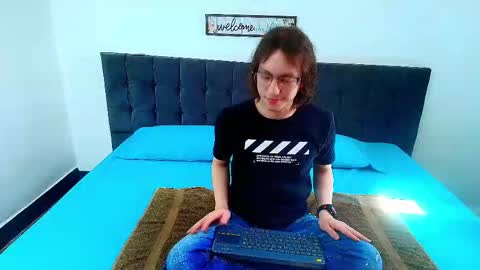 Snowyx  online show from September 2025 07:39:02 PM