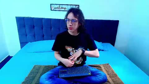 Snowyx  online show from September 2025 07:07:02 PM