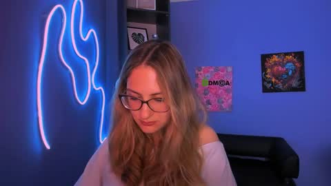 Snapshot of so_hot_rosalie chatting on April 2026 07:36:01 PM so_hot_rosalie online show from April 2026 07:36:01 PM