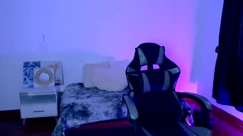 sofia online show from November 2025 08:54:02 PM