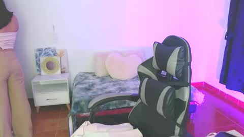 sofia online show from December 2025 09:02:01 PM