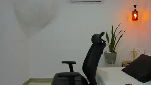 soffiegrey online show from November 2025 02:00:02 AM