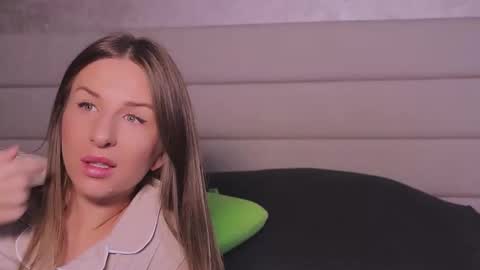 Snapshot of soffyasi chatting on November 2025 09:53:01 AM soffyasi online show from November 2025 09:53:01 AM