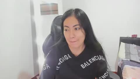 Snapshot of sofhya_jay9 chatting on December 2024 10:57:01 AM Evainked online show from December 2024 10:57:01 AM