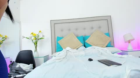 sofhyalove online show from April 2026 07:18:02 PM