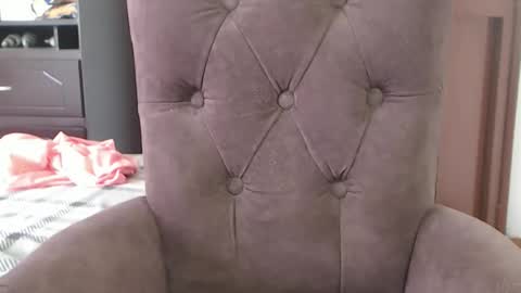 Sofa Castellanos online show from May 2026 04:14:02 PM