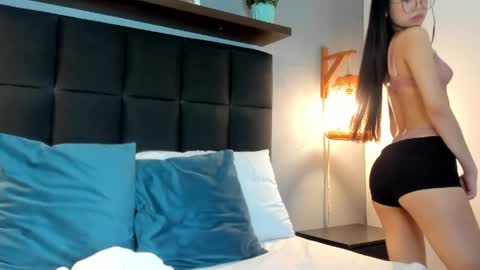 Snapshot of sofi_alix chatting on April 2026 08:10:02 PM S O F I online show from April 2026 08:10:02 PM