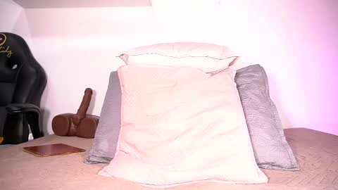 Sofia online show from October 2025 03:05:02 AM