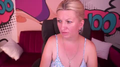 Snapshot of sofi_moonnn chatting on August 2026 12:29:02 PM Sofi online show from August 2026 12:29:02 PM