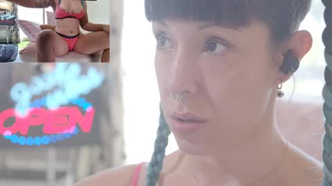 Sofi Mora online show from September 2025 01:56:01 PM