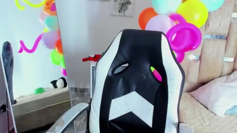 sofi smith online show from March 2025 07:37:01 PM