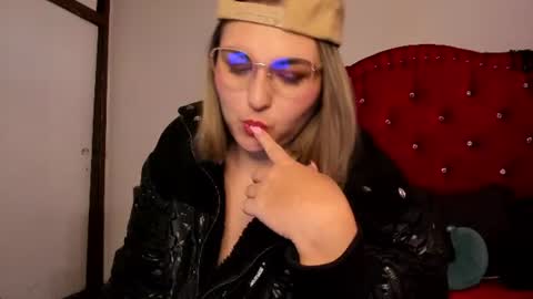 Sofia  bella online show from June 2026 06:06:01 PM