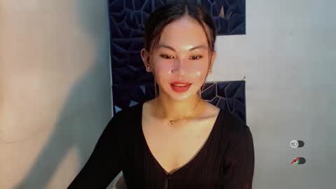 sofia_sweetheart18 online show from November 2025 12:05:01 PM
