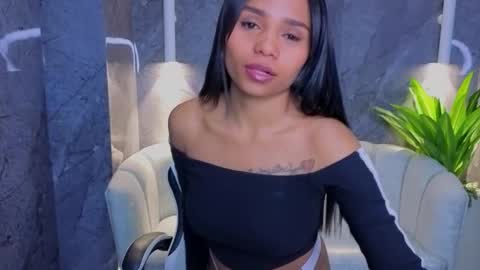 Snapshot of sofia_tx_ chatting on November 2025 12:53:01 PM Online 800 to 1400 online show from November 2025 12:53:01 PM