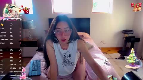 Snapshot of sofia_vanner chatting on December 2024 09:09:02 PM SOFIA online show from December 2024 09:09:02 PM