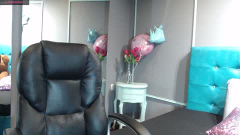 Sofa online show from January 2025 11:11:01 AM