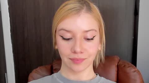 Snapshot of sofia_woodss chatting on December 2024 03:22:01 PM Sofia online show from December 2024 03:22:01 PM