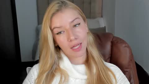 Snapshot of sofia_woodss chatting on December 2024 03:30:01 PM Sofia online show from December 2024 03:30:01 PM