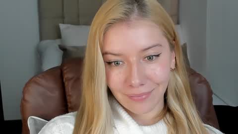Snapshot of sofia_woodss chatting on December 2024 06:37:01 PM Sofia online show from December 2024 06:37:01 PM