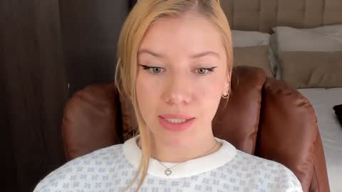 Snapshot of sofia_woodss chatting on December 2024 03:43:02 PM Sofia online show from December 2024 03:43:02 PM