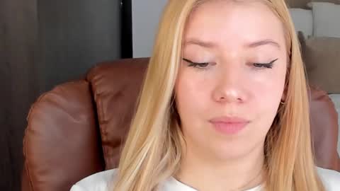 Snapshot of sofia_woodss chatting on December 2024 03:11:02 PM Sofia online show from December 2024 03:11:02 PM