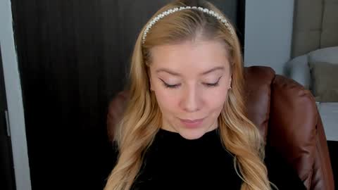 Snapshot of sofia_woodss chatting on December 2024 03:30:02 PM Sofia online show from December 2024 03:30:02 PM