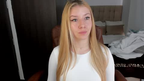 Snapshot of sofia_woodss chatting on December 2024 03:48:01 PM Sofia online show from December 2024 03:48:01 PM