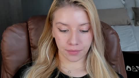 Snapshot of sofia_woodss chatting on January 2025 06:30:01 PM Sofia online show from January 2025 06:30:01 PM
