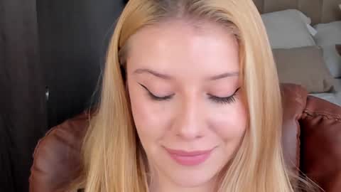 Snapshot of sofia_woodss chatting on January 2025 04:06:01 PM Sofia online show from January 2025 04:06:01 PM