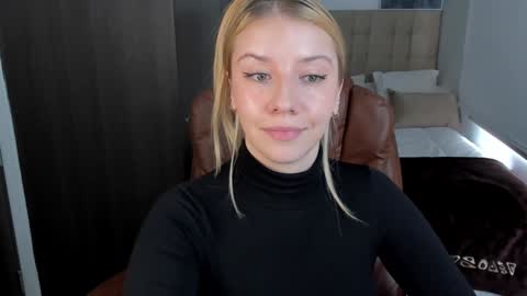 Snapshot of sofia_woodss chatting on January 2025 06:06:02 PM Sofia online show from January 2025 06:06:02 PM