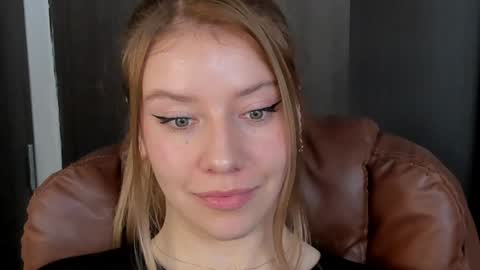 Snapshot of sofia_woodss chatting on January 2025 03:36:02 PM Sofia online show from January 2025 03:36:02 PM