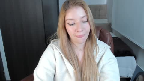 Snapshot of sofia_woodss chatting on January 2025 06:04:01 PM Sofia online show from January 2025 06:04:01 PM