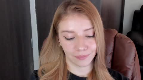 Snapshot of sofia_woodss chatting on February 2025 03:07:01 PM Sofia online show from February 2025 03:07:01 PM