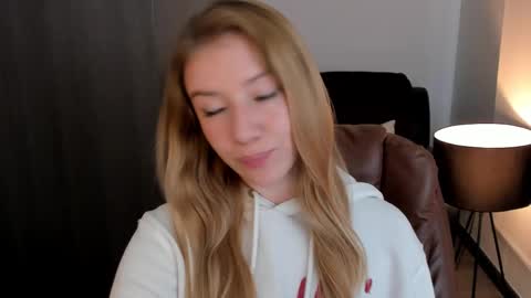 Snapshot of sofia_woodss chatting on March 2025 04:38:02 PM Sofia online show from March 2025 04:38:02 PM