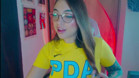 Snapshot of sofiacarti_ chatting on December 2024 12:15:02 AM online show from December 2024 12:15:02 AM