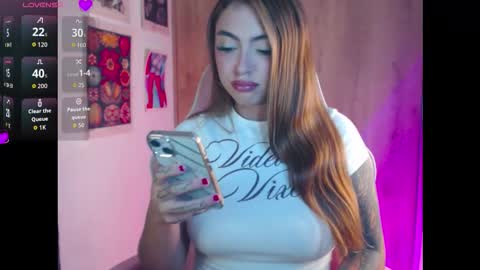 Snapshot of sofiacarti_ chatting on September 2025 04:02:02 AM online show from September 2025 04:02:02 AM