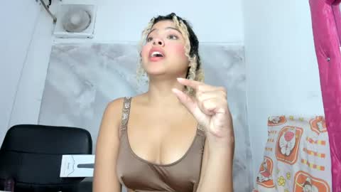 Snapshot of sofiacastillo01 chatting on May 2026 02:13:02 PM sofiacastillo01 online show from May 2026 02:13:02 PM