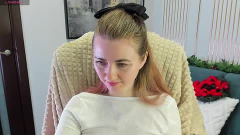 Sofia online show from December 2025 01:01:02 AM