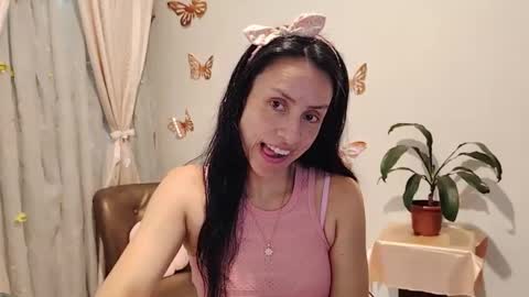 Sofi Bella online show from October 2025 01:53:02 PM