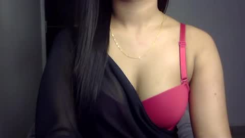 Snapshot of sofie_diva chatting on February 2025 08:20:02 PM divya online show from February 2025 08:20:02 PM