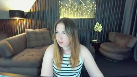 Snapshot of sofii_darling chatting on May 2026 04:23:02 PM sofii_darling online show from May 2026 04:23:02 PM