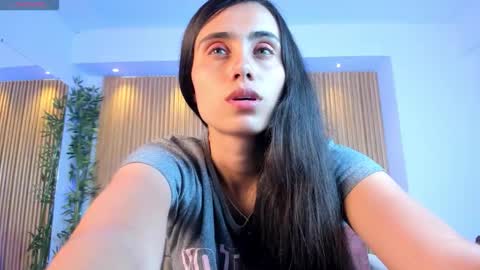 Snapshot of sofiia_palacioss chatting on December 2025 06:02:01 PM Sofiia Everyday From 1400 to 2200 Col Time online show from December 2025 06:02:01 PM