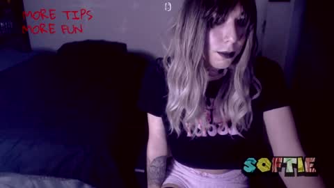 Snapshot of soft_serv chatting on April 2026 12:15:01 AM Softie 3 online show from April 2026 12:15:01 AM