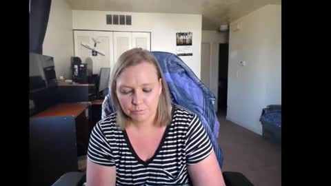 Snapshot of softerpeaches chatting on October 2025 07:00:01 PM Rose online show from October 2025 07:00:01 PM