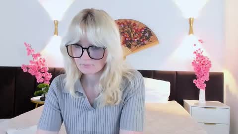 Snapshot of softsunrise chatting on November 2025 03:00:01 PM softsunrise online show from November 2025 03:00:01 PM