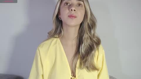 Snapshot of sol_rous chatting on March 2026 01:15:01 PM online show from March 2026 01:15:01 PM